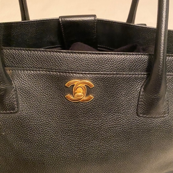 CHANEL Calfskin Serf Executive Shopper Tote Black - Picture 10 of 11
